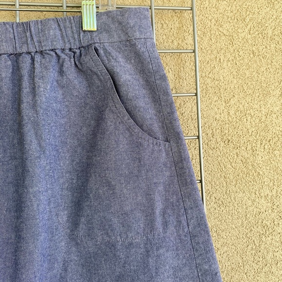 Two Front Pockets Mini Silhouette Blue Jean Skirt - Picture 3 of 6